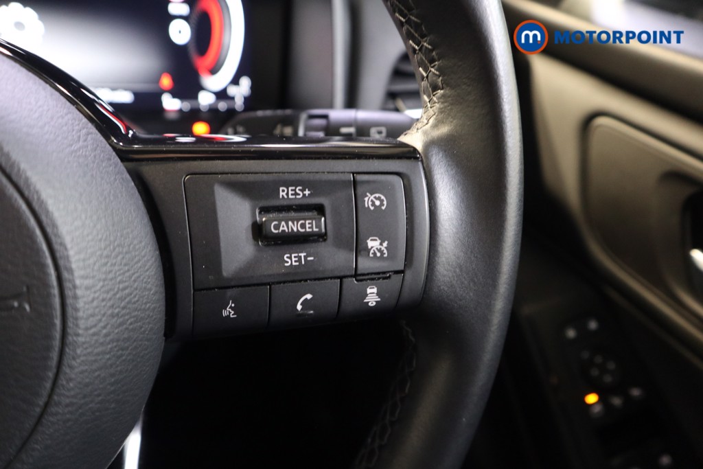 Nissan Qashqai N-Connecta Manual Petrol SUV - Stock Number (1598626) - 4th supplementary image