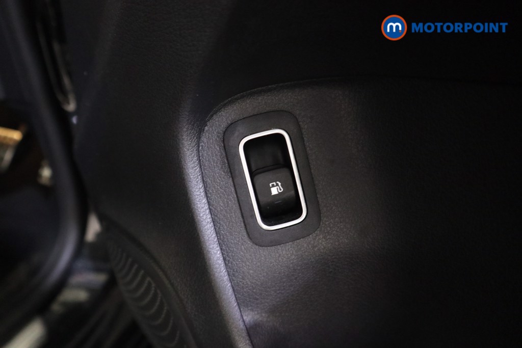 Mercedes-Benz A Class Amg Line Executive Edition Automatic Petrol Plug-In Hybrid Hatchback - Stock Number (1600399) - 11th supplementary image