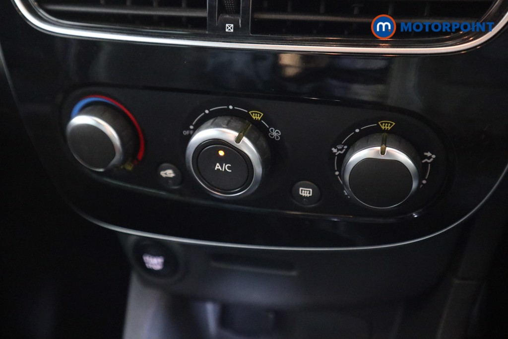 Renault Clio Iconic Manual Petrol Hatchback - Stock Number (1600940) - 7th supplementary image
