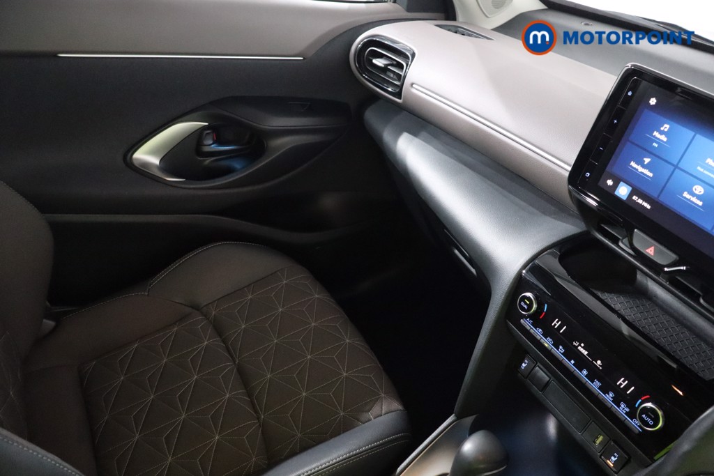 Toyota Yaris Cross Excel Automatic Petrol-Electric Hybrid Estate - Stock Number (1601751) - 16th supplementary image