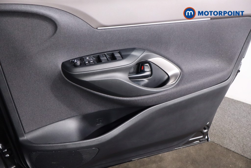 Toyota Yaris Cross Excel Automatic Petrol-Electric Hybrid Estate - Stock Number (1601751) - 20th supplementary image