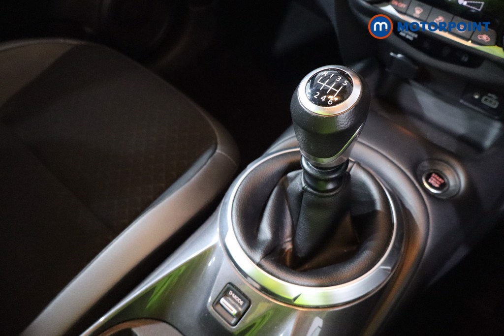 Nissan Juke N-Connecta Manual Petrol SUV - Stock Number (1602152) - 15th supplementary image