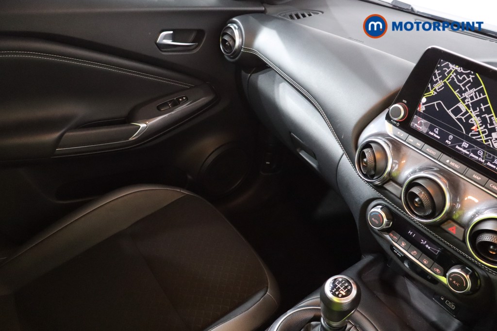 Nissan Juke N-Connecta Manual Petrol SUV - Stock Number (1602152) - 16th supplementary image