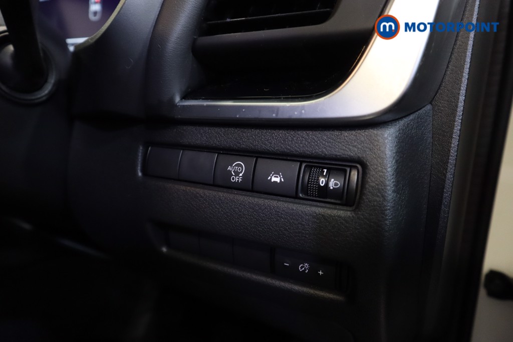 Nissan Qashqai N-Connecta Manual Petrol SUV - Stock Number (1588058) - 4th supplementary image