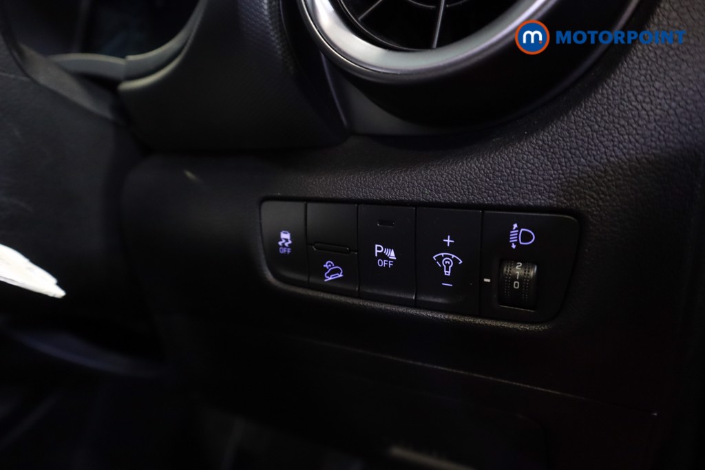 Hyundai Kona Se Connect Manual Petrol SUV - Stock Number (1598447) - 4th supplementary image