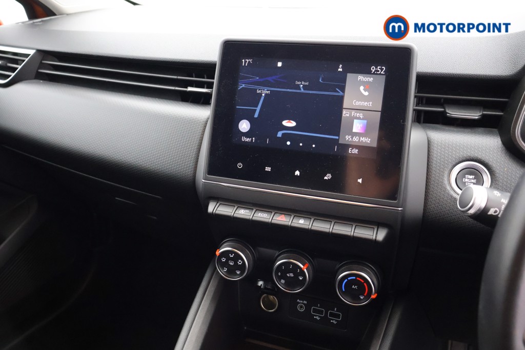 Renault Clio Iconic Manual Petrol Hatchback - Stock Number (1598812) - 5th supplementary image