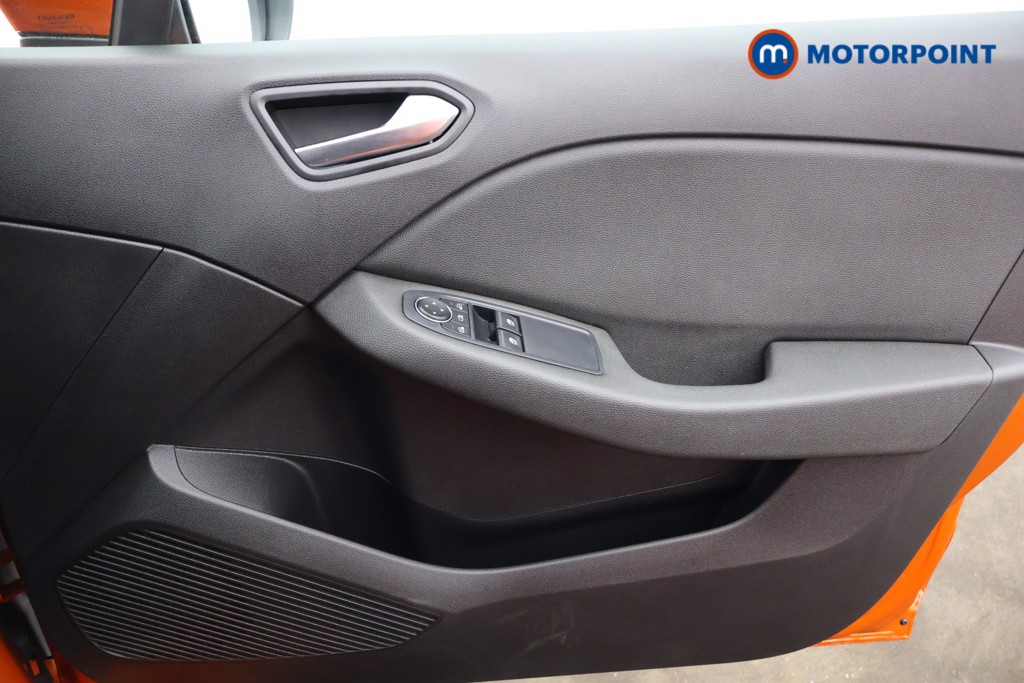 Renault Clio Iconic Manual Petrol Hatchback - Stock Number (1598812) - 10th supplementary image