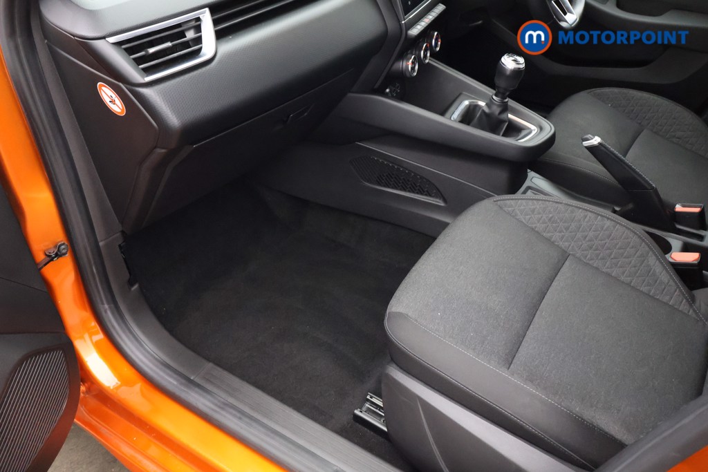 Renault Clio Iconic Manual Petrol Hatchback - Stock Number (1598812) - 18th supplementary image