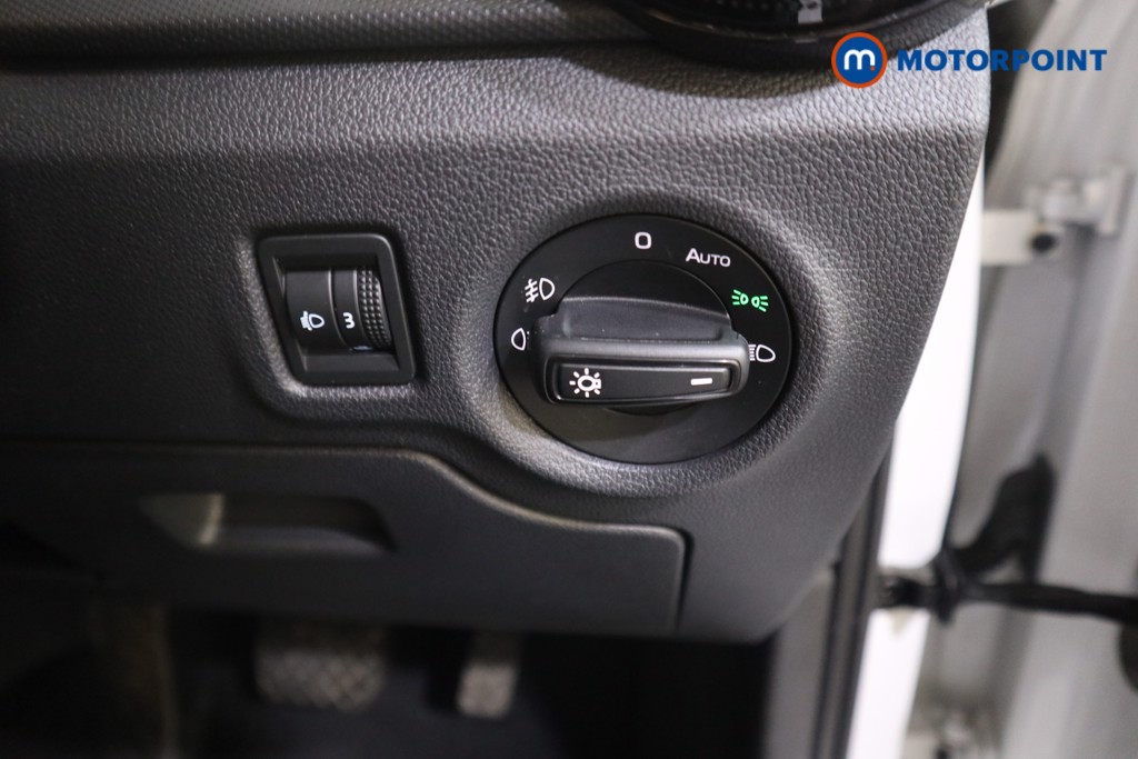 Skoda Fabia Se Comfort Automatic Petrol Hatchback - Stock Number (1598979) - 9th supplementary image