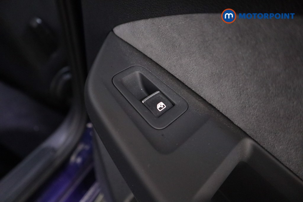 Volkswagen Golf R-Line Automatic Diesel Hatchback - Stock Number (1599637) - 17th supplementary image