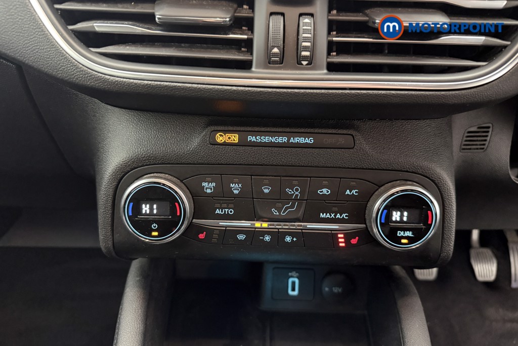 Ford Focus Titanium Manual Petrol Hatchback - Stock Number (1599781) - 15th supplementary image