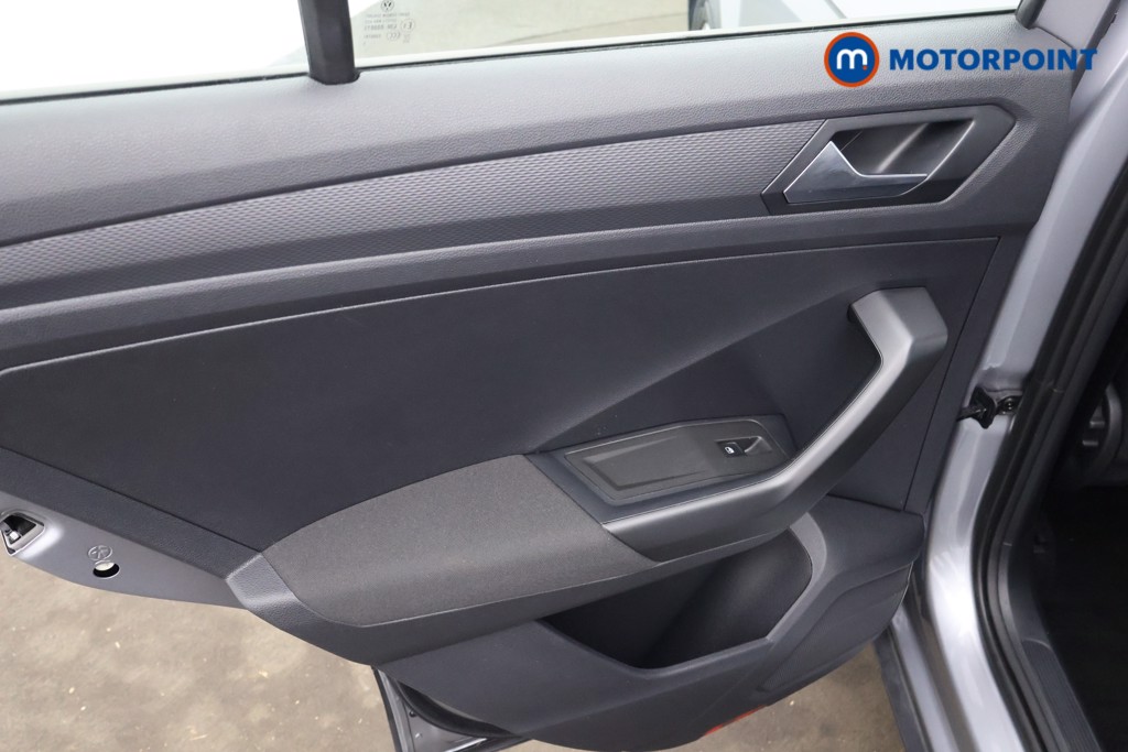 Volkswagen T-Roc Life Automatic Petrol SUV - Stock Number (1600128) - 17th supplementary image