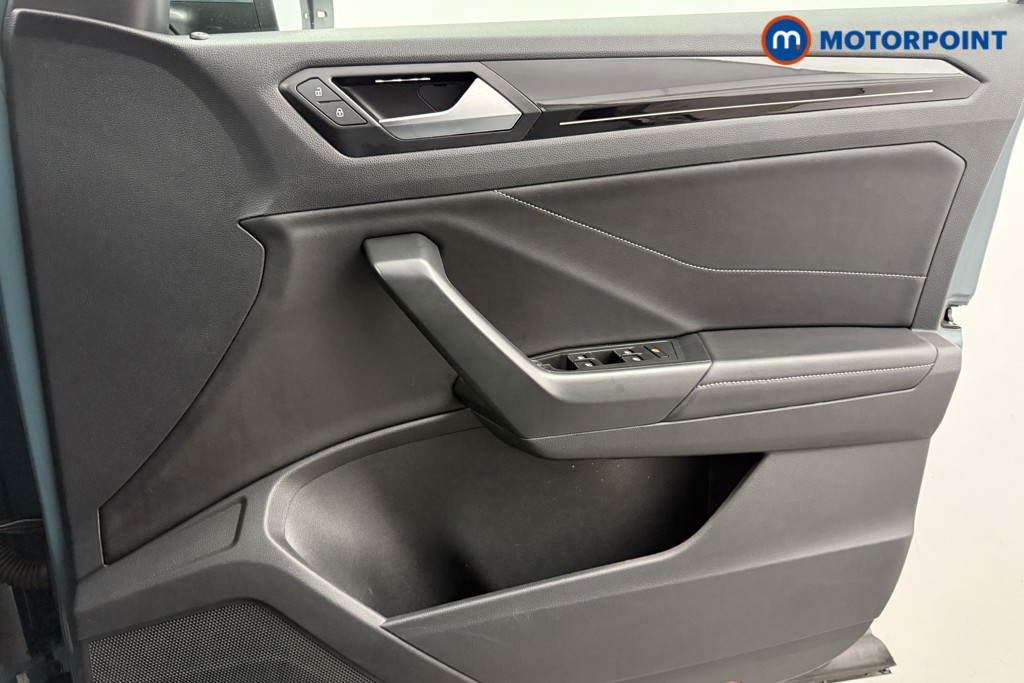 Volkswagen T-Roc R-Line Manual Petrol SUV - Stock Number (1600279) - 16th supplementary image