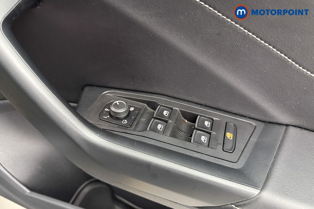 Volkswagen T-Roc R-Line Manual Petrol SUV - Stock Number (1600279) - 17th supplementary image