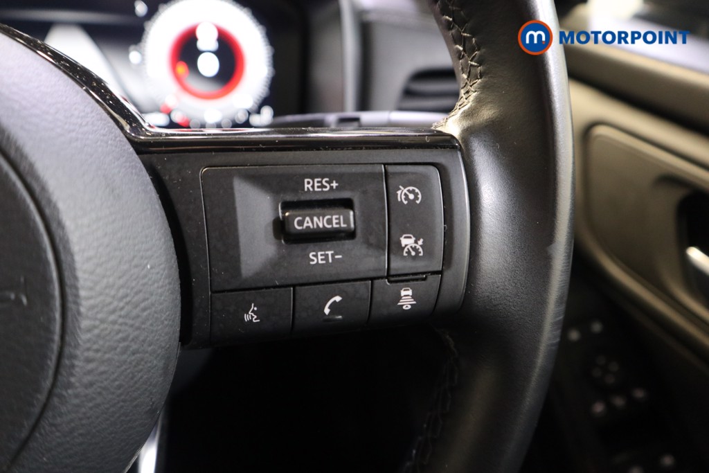 Nissan Qashqai N-Connecta Manual Petrol SUV - Stock Number (1600332) - 4th supplementary image