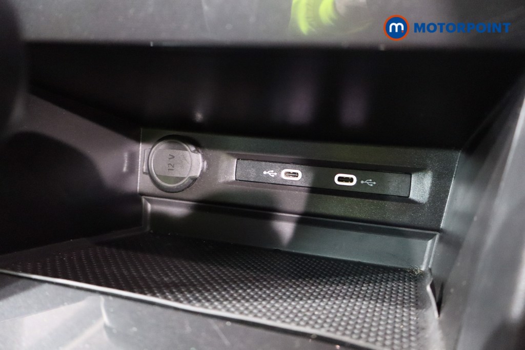 Volkswagen Tiguan Active Automatic Petrol SUV - Stock Number (1600411) - 16th supplementary image