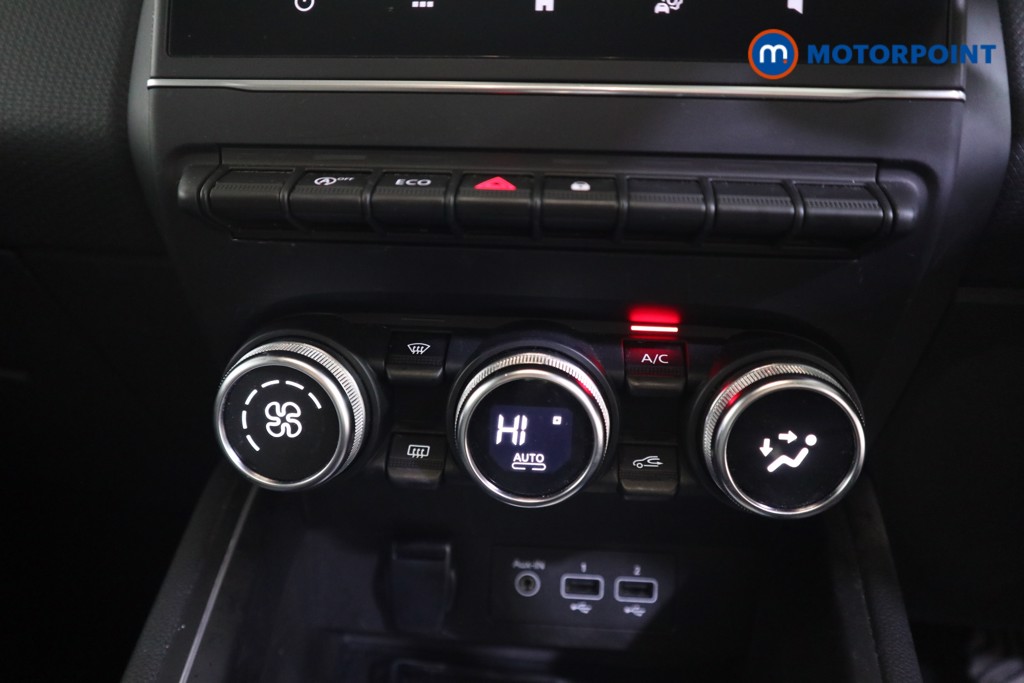 Renault Clio Iconic Edition Manual Petrol Hatchback - Stock Number (1601157) - 7th supplementary image