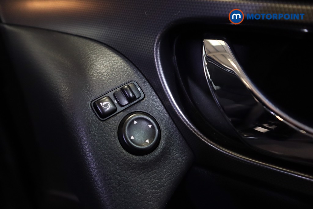 Nissan Qashqai N-Connecta Manual Petrol SUV - Stock Number (1601768) - 3rd supplementary image