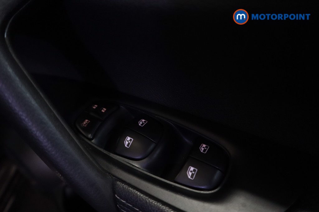 Nissan Qashqai N-Connecta Manual Petrol SUV - Stock Number (1601768) - 4th supplementary image