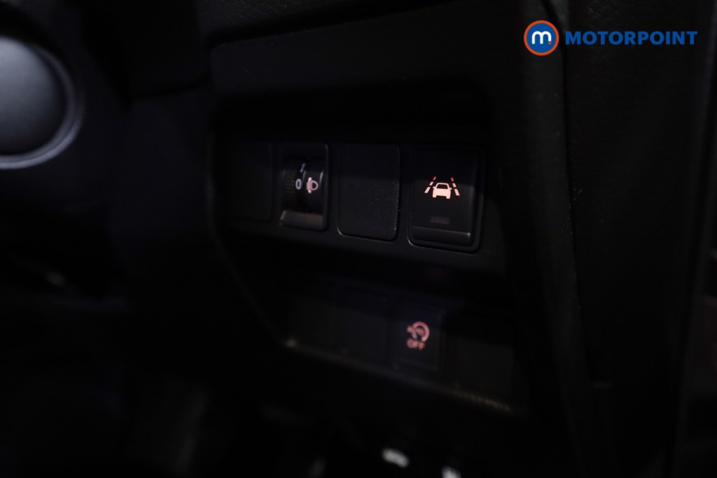 Nissan Qashqai N-Connecta Manual Petrol SUV - Stock Number (1601768) - 6th supplementary image