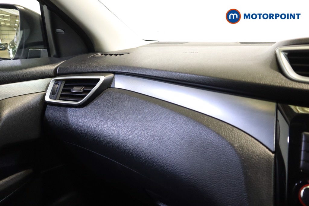 Nissan Qashqai N-Connecta Manual Petrol SUV - Stock Number (1601768) - 22nd supplementary image