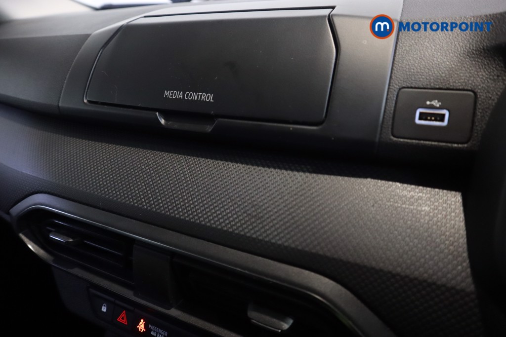 Dacia Sandero Essential Manual Petrol Hatchback - Stock Number (1601843) - 13th supplementary image