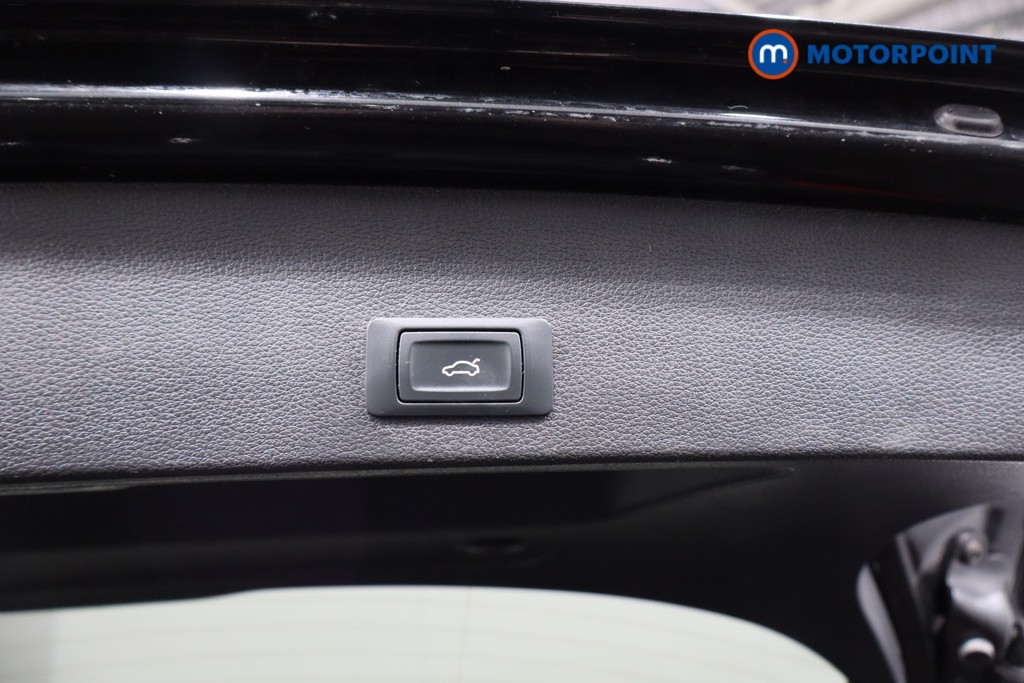 Audi Q2 Black Edition Manual Petrol SUV - Stock Number (1602122) - 33rd supplementary image