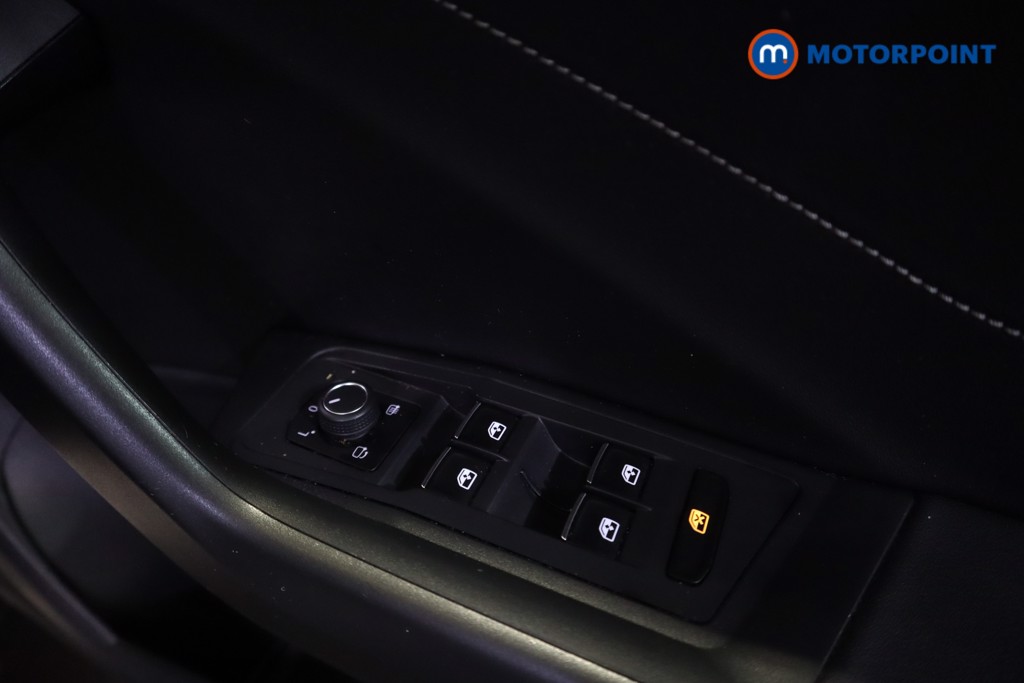 Volkswagen T-Roc R-Line Manual Petrol SUV - Stock Number (1602459) - 2nd supplementary image