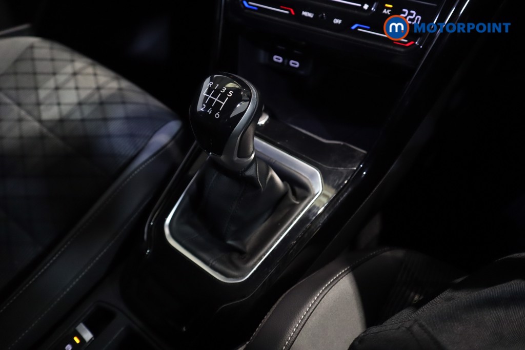Volkswagen T-Roc R-Line Manual Petrol SUV - Stock Number (1602459) - 23rd supplementary image