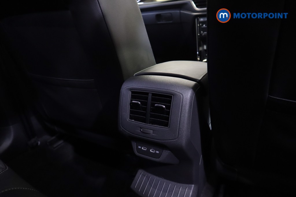 Volkswagen T-Roc R-Line Manual Petrol SUV - Stock Number (1602459) - 33rd supplementary image