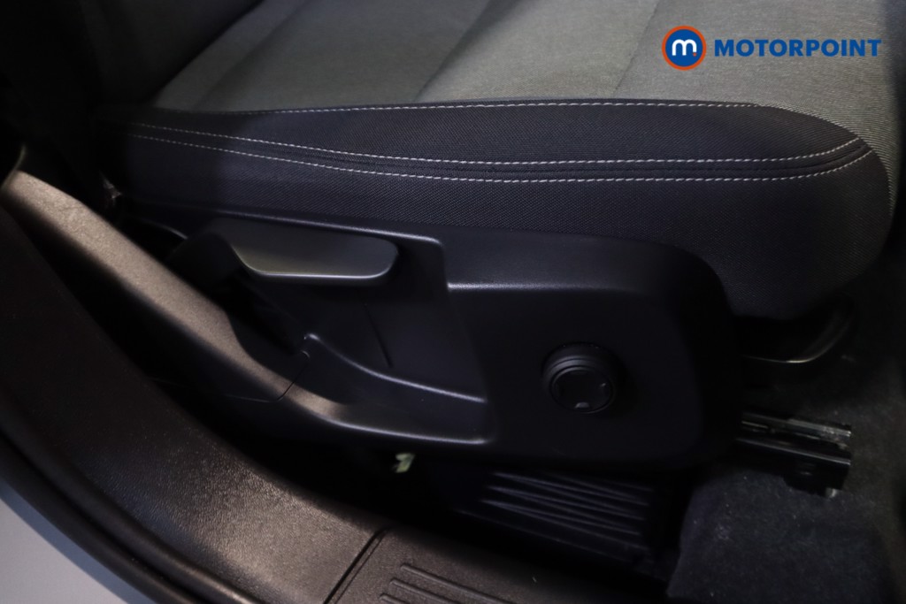 Volvo Xc40 Core Automatic Petrol SUV - Stock Number (1602562) - 5th supplementary image