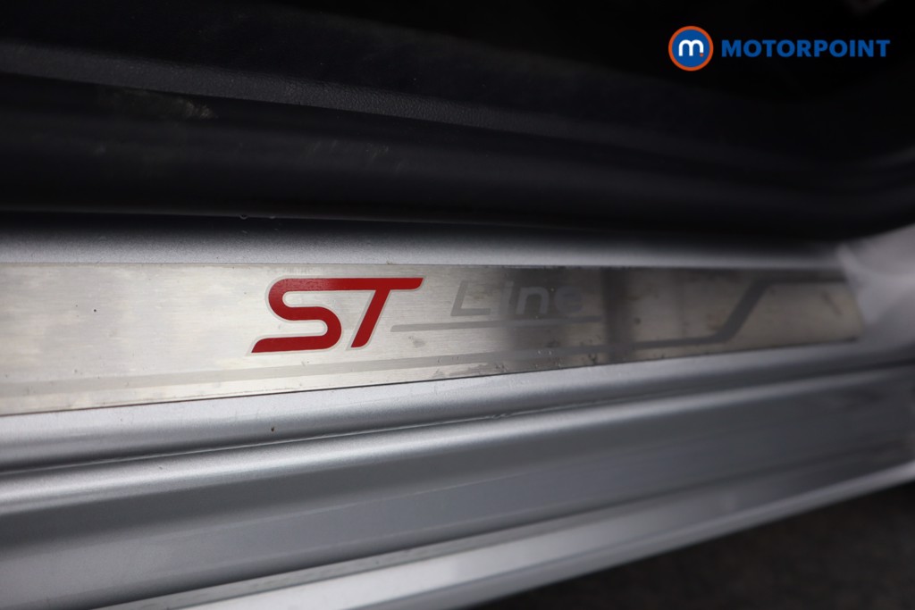 Ford Focus St-Line Vignale Manual Petrol Hatchback - Stock Number (1603310) - 21st supplementary image