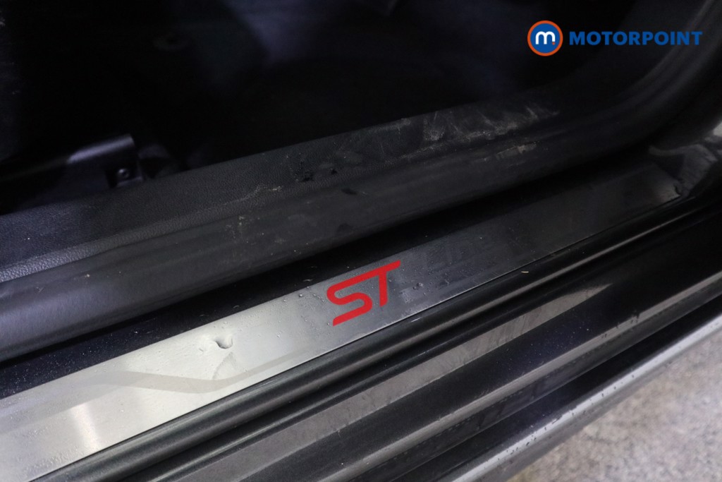 Ford Focus St-Line X Manual Petrol Hatchback - Stock Number (1577985) - 14th supplementary image