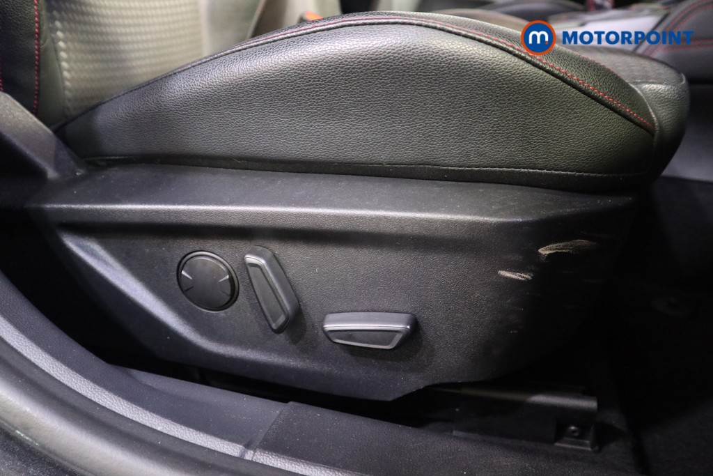 Ford Focus St-Line X Manual Petrol Hatchback - Stock Number (1577985) - 15th supplementary image