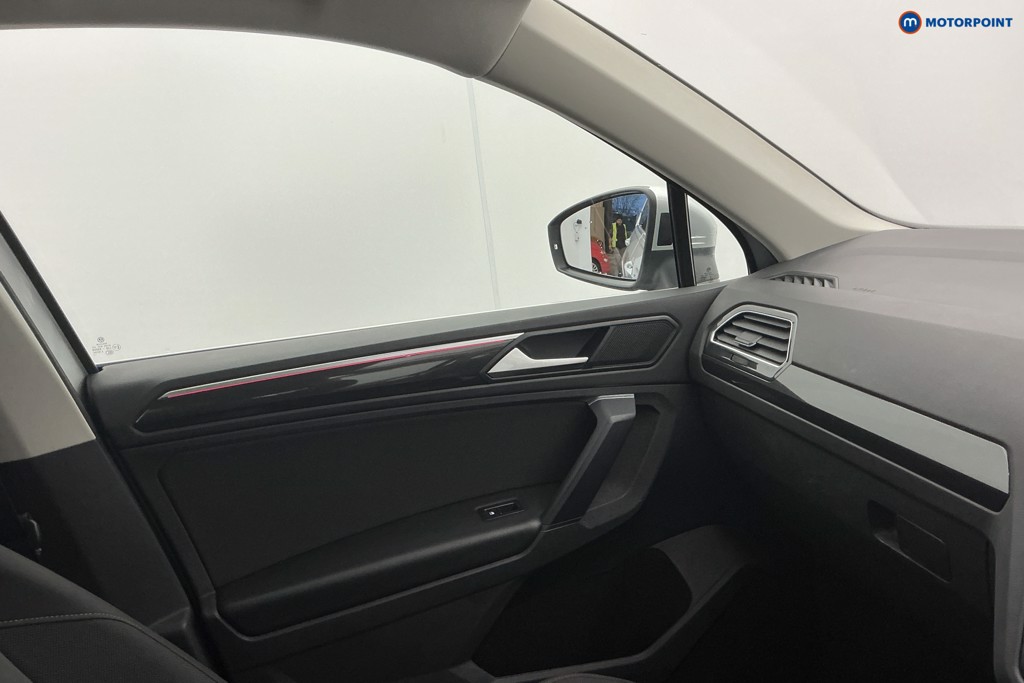Volkswagen Tiguan Elegance Automatic Petrol SUV - Stock Number (1586262) - 18th supplementary image