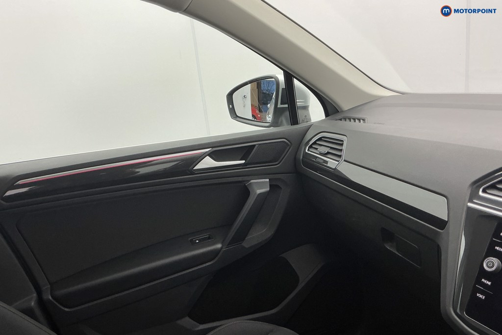 Volkswagen Tiguan Elegance Automatic Petrol SUV - Stock Number (1586262) - 19th supplementary image