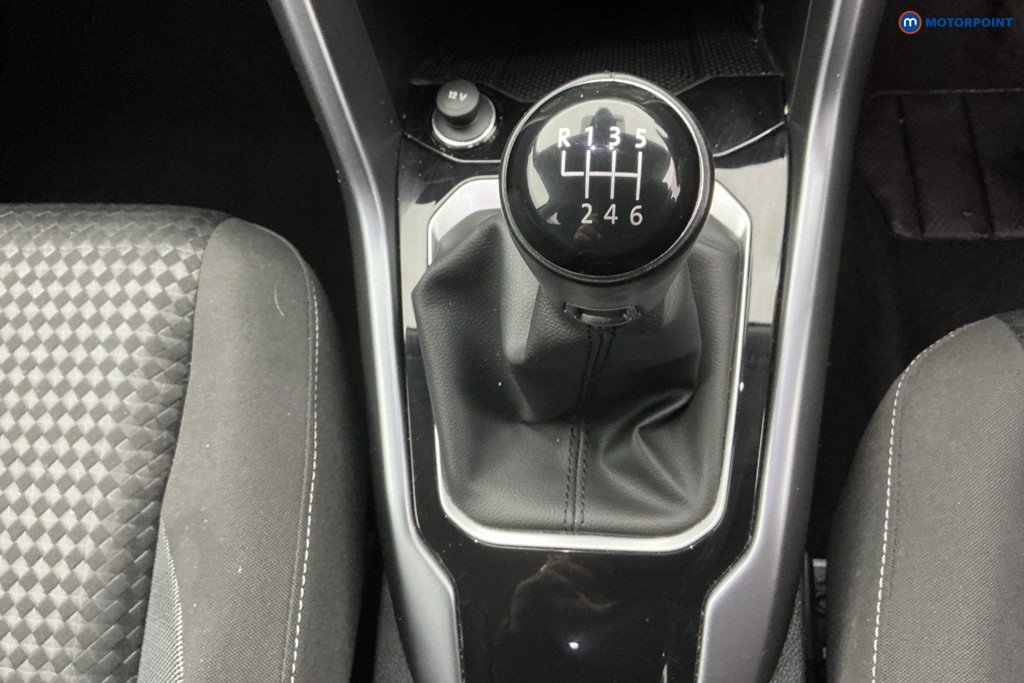 Volkswagen T-Roc Active Manual Petrol SUV - Stock Number (1587986) - 15th supplementary image