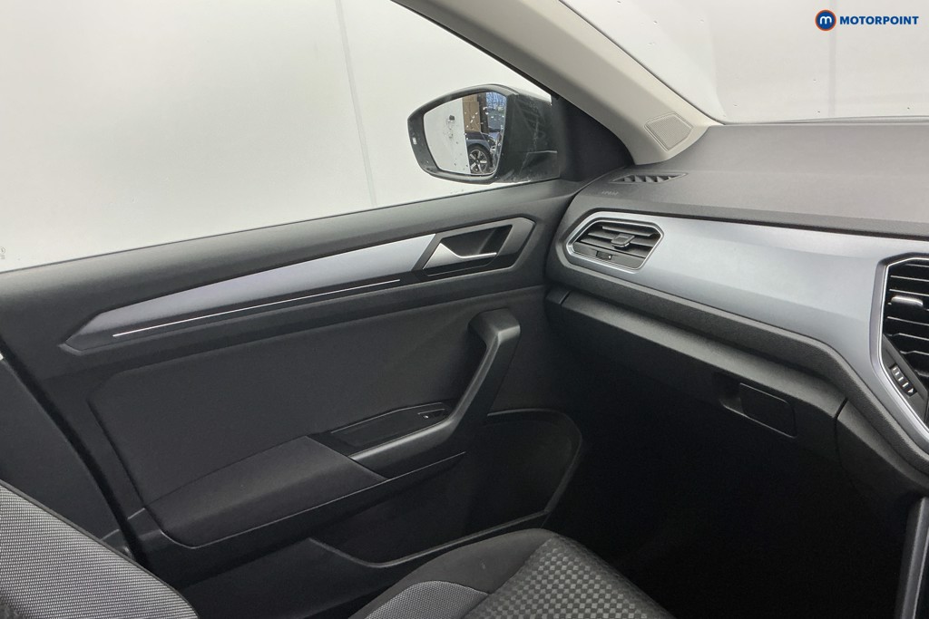 Volkswagen T-Roc Active Manual Petrol SUV - Stock Number (1587986) - 17th supplementary image