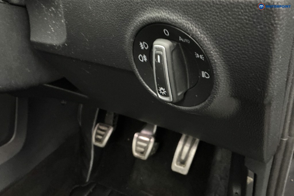 Volkswagen T-Roc Active Manual Petrol SUV - Stock Number (1587986) - 20th supplementary image