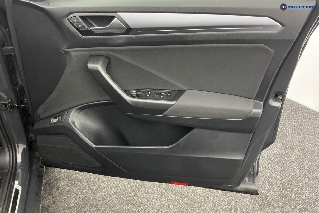 Volkswagen T-Roc Active Manual Petrol SUV - Stock Number (1587986) - 21st supplementary image