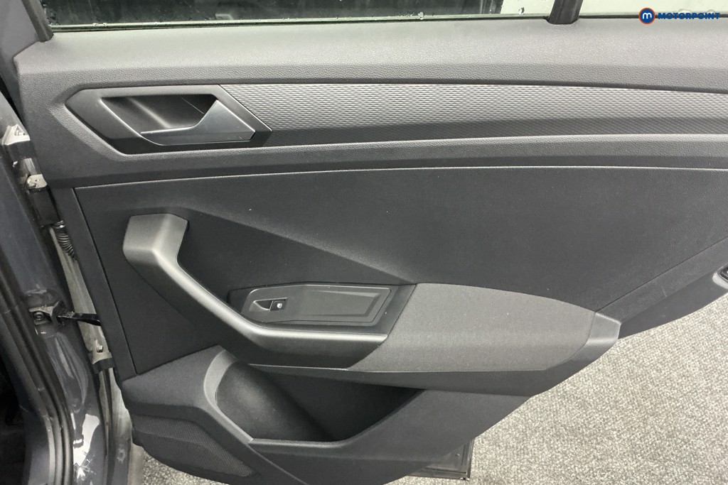 Volkswagen T-Roc Active Manual Petrol SUV - Stock Number (1587986) - 23rd supplementary image