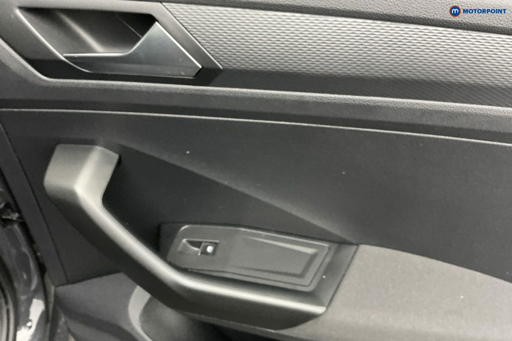Volkswagen T-Roc Active Manual Petrol SUV - Stock Number (1587986) - 24th supplementary image