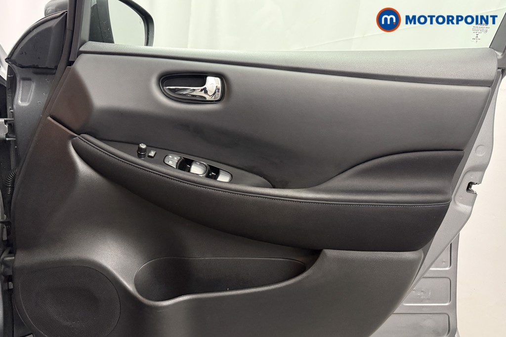 Nissan Leaf N-Connecta Automatic Electric Hatchback - Stock Number (1589313) - 17th supplementary image