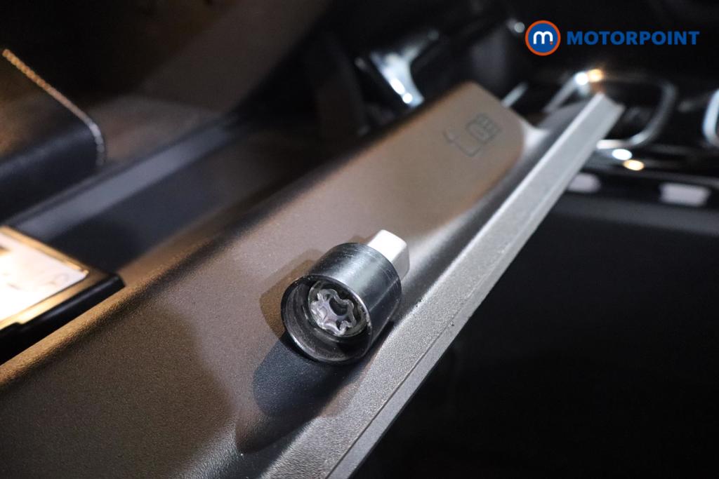 Mercedes-Benz A Class Amg Line Manual Petrol Hatchback - Stock Number (1592556) - 13th supplementary image