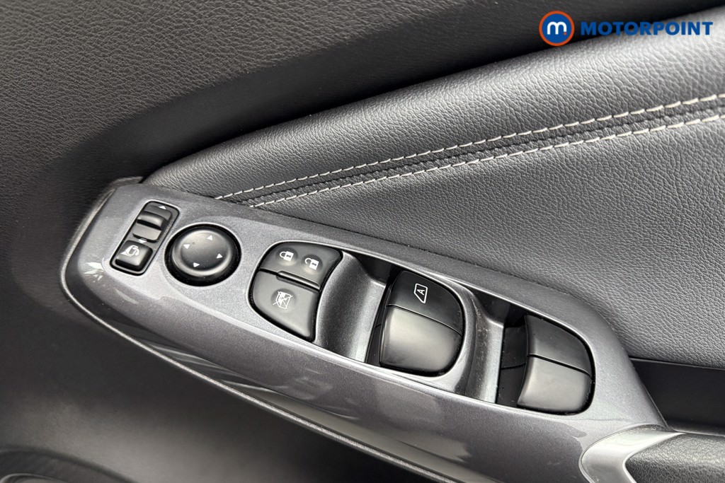 Nissan Juke N-Connecta Automatic Petrol SUV - Stock Number (1593213) - 20th supplementary image