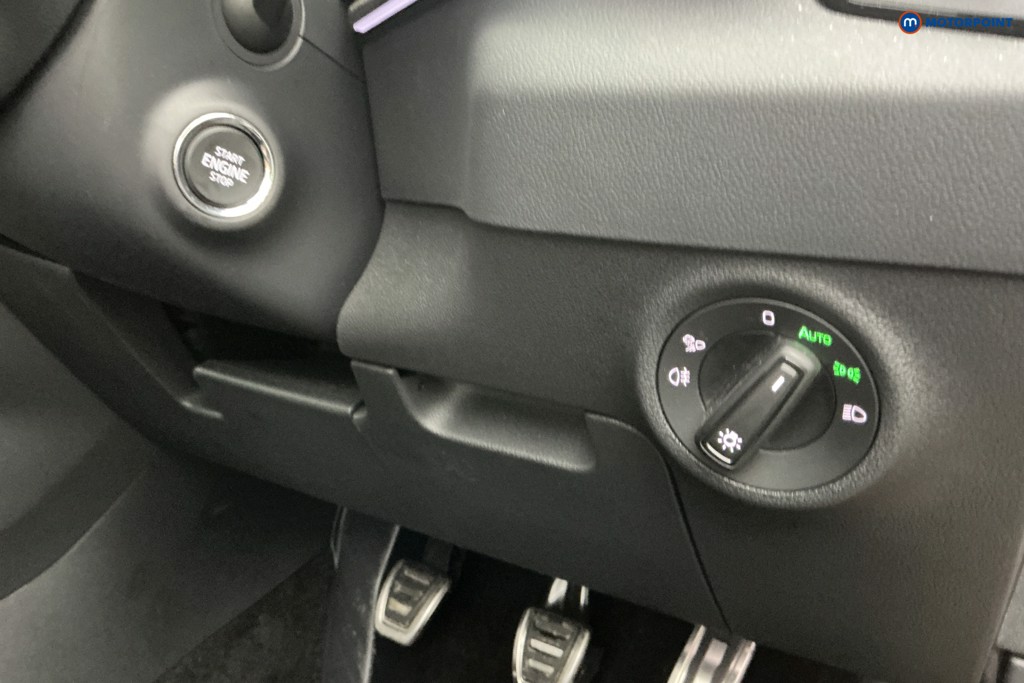 Skoda Karoq Sportline Manual Petrol SUV - Stock Number (1593238) - 21st supplementary image