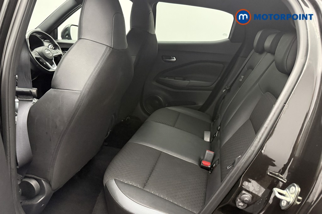 Nissan Juke N-Connecta Manual Petrol SUV - Stock Number (1598675) - 4th supplementary image