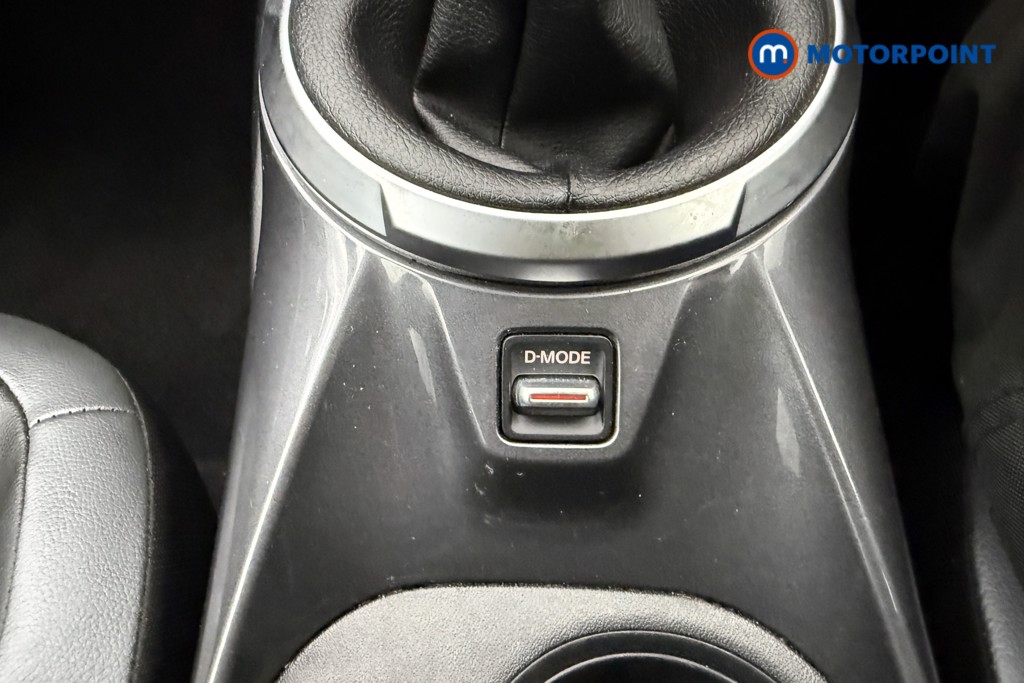 Nissan Juke N-Connecta Manual Petrol SUV - Stock Number (1598675) - 16th supplementary image