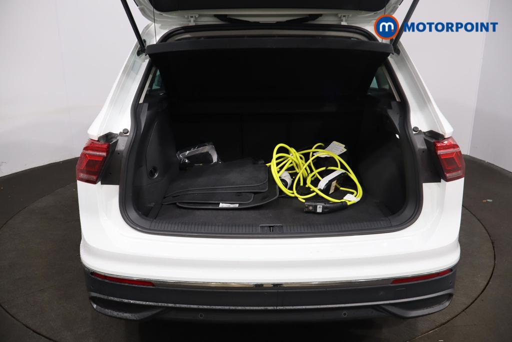 Volkswagen Tiguan Life Automatic Petrol Plug-In Hybrid SUV - Stock Number (1598936) - 16th supplementary image