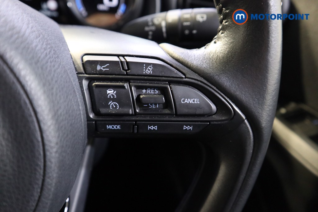 Toyota Yaris Dynamic Automatic Petrol-Electric Hybrid Hatchback - Stock Number (1599559) - 4th supplementary image
